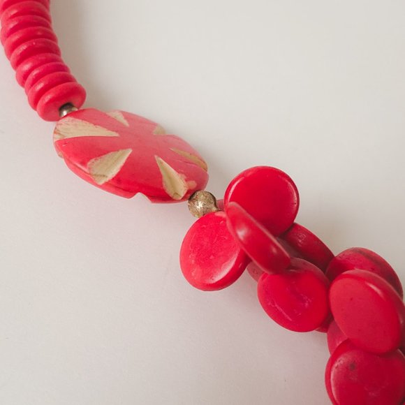 Vintage Wood Bright Red Candy Round Disc Beaded Statement Bold Bib Necklace - Picture 6 of 11